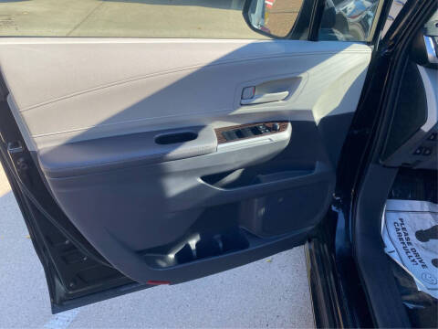 2022 Toyota Sienna LE 8-Passenger