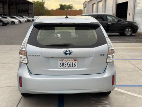 2012 Toyota Prius v Five
