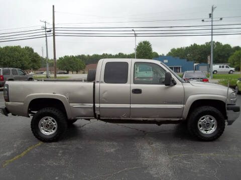 2002 GMC Sierra 2500HD for sale at R V Used Cars LLC in Georgetown OH