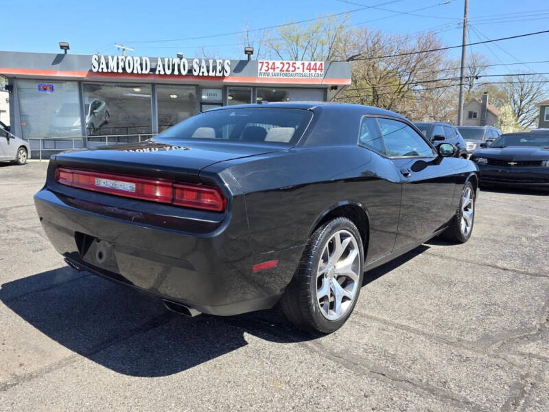 2011 Dodge Challenger SE