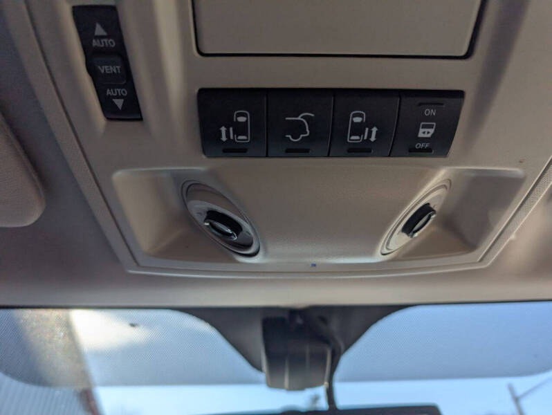 2015 Chrysler Town and Country Touring-L