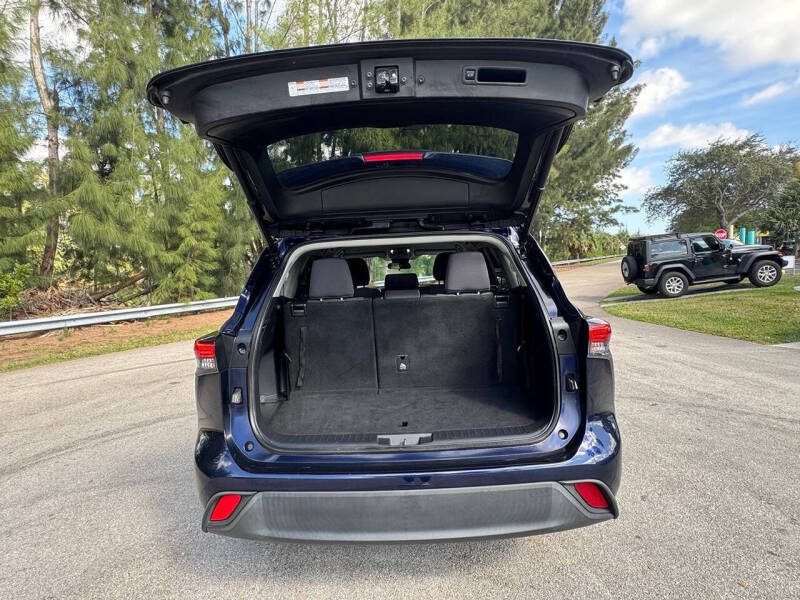 2021 Toyota Highlander LE