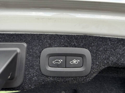 2017 Volvo S90 T6 Momentum