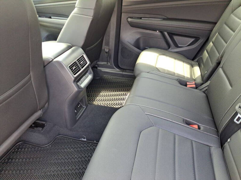 2026 Volkswagen Atlas Cross Sport SEL R-Line Black 4Motion