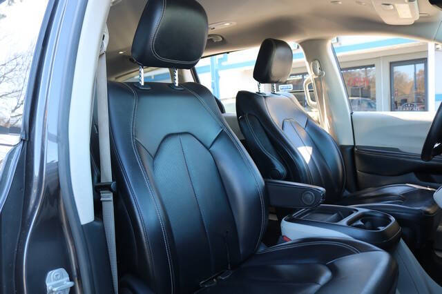 2020 Chrysler Voyager LXi