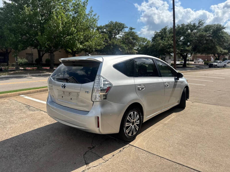 2013 Toyota Prius v Three