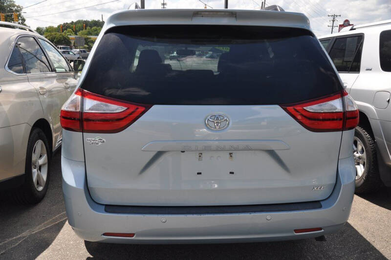 2015 Toyota Sienna XLE Premium 8-Passenger