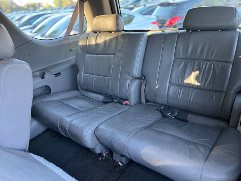 2004 Toyota Sequoia SR5