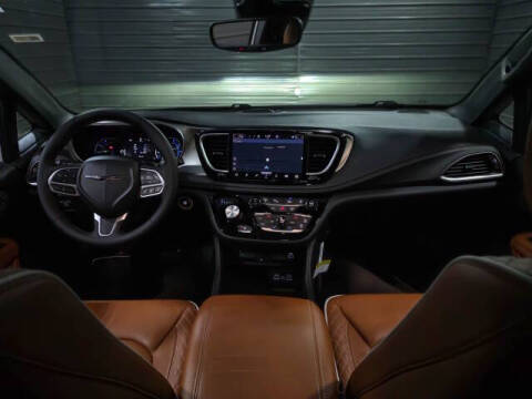 2025 Chrysler Pacifica Plug-In Hybrid Pinnacle