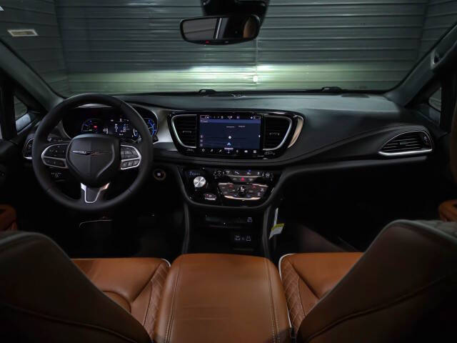 2025 Chrysler Pacifica Plug-In Hybrid Pinnacle