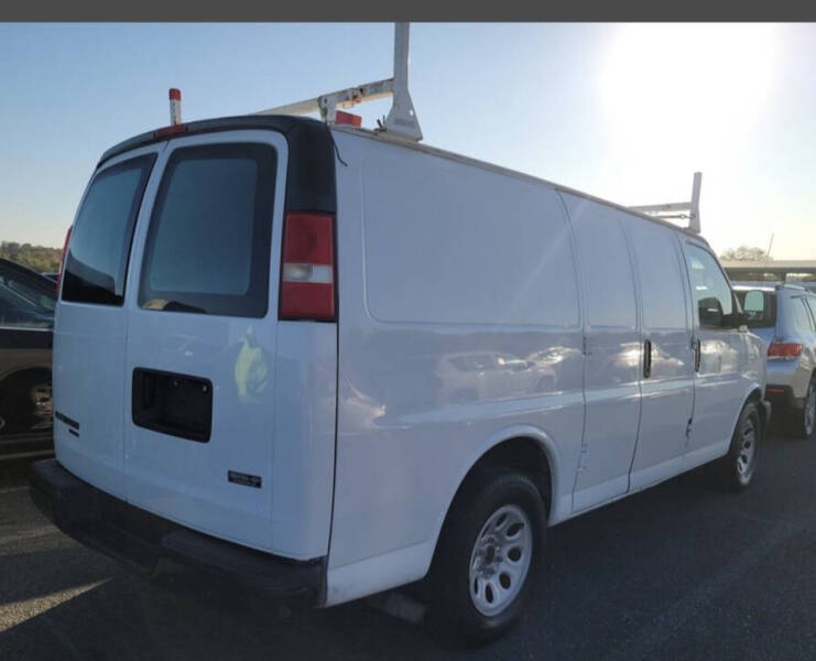 2013 Chevrolet Express Cargo Work Van photo 3