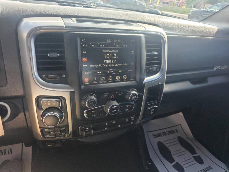 2016 RAM 1500 SLT