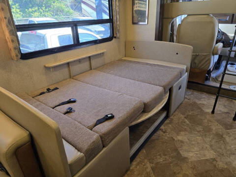 2017 Thor Motor Coach Windsport