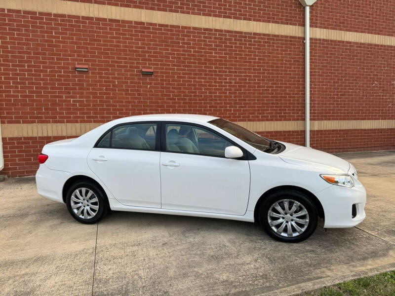 2012 Toyota Corolla LE photo 11