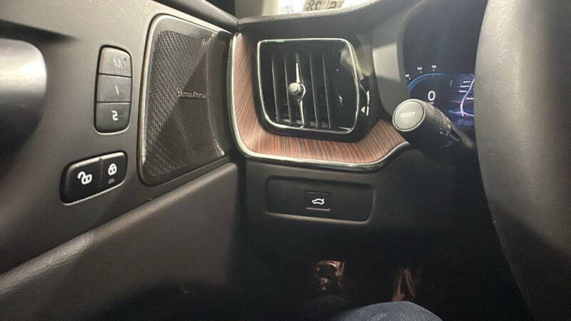 2023 Volvo XC60 B6 Ultimate Bright Theme