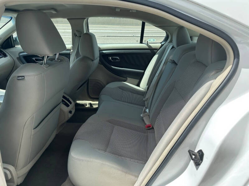 2011 Ford Taurus SEL