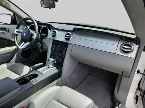 2009 Ford Mustang V6 Deluxe