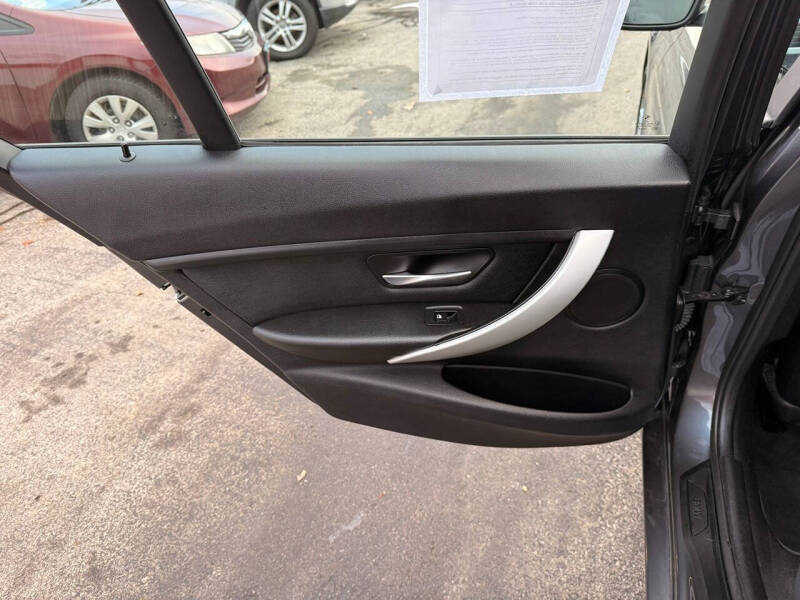 2013 BMW 3 Series 320i