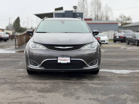 2017 Chrysler Pacifica Touring-L Plus