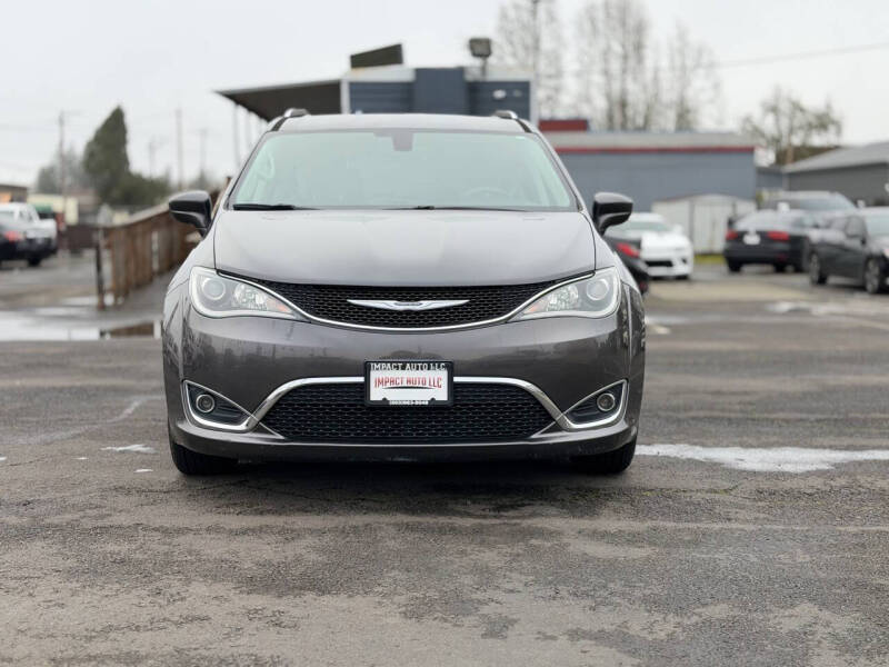 2017 Chrysler Pacifica Touring-L Plus