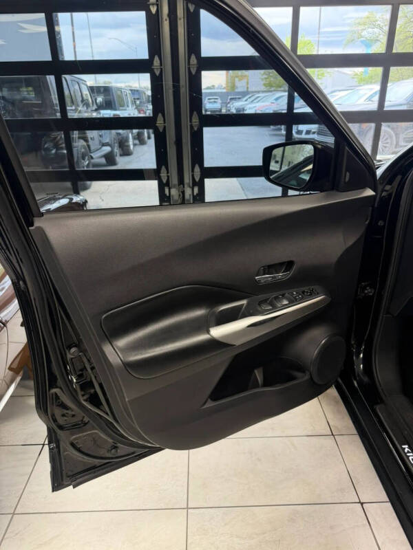 2020 Nissan Kicks SR