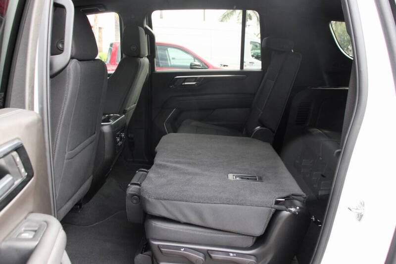 2025 Chevrolet Suburban LS