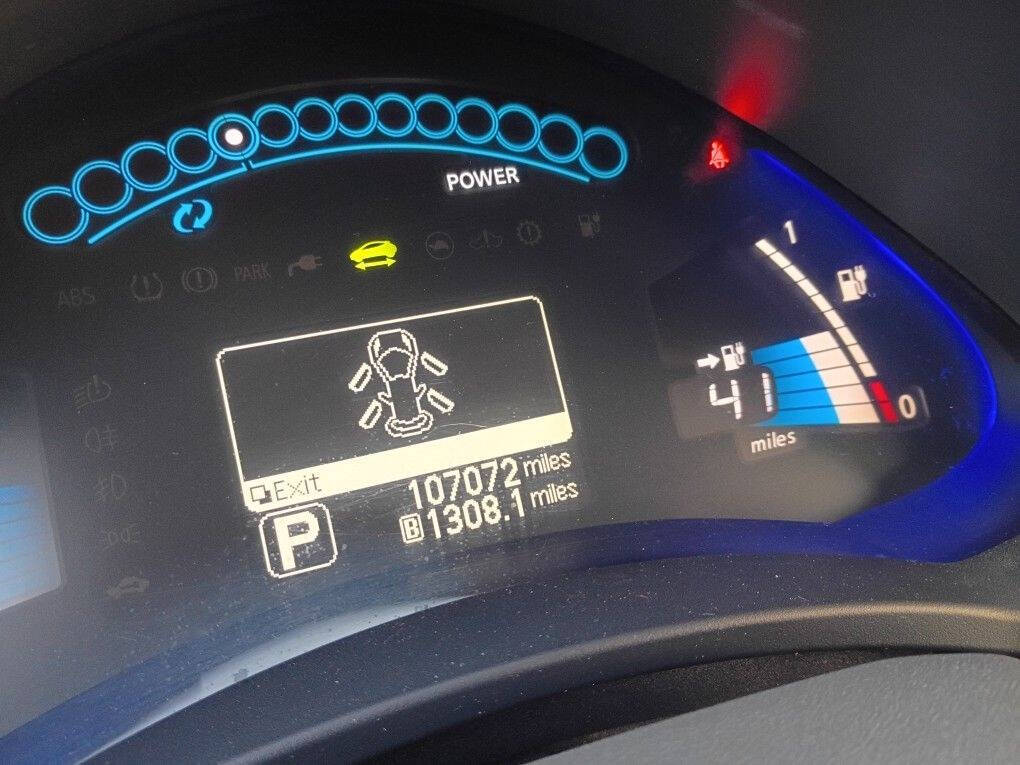 White 2011 Nissan LEAF SL SL 4dr Hatchback 10