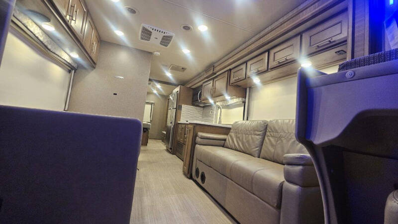 2021 Thor Motor Coach Magnitude