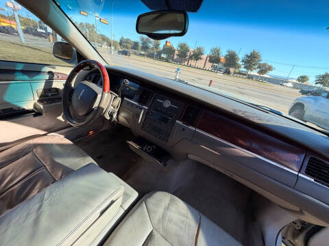 2005 Lincoln Town Car Signature Limited