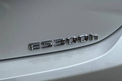 2025 Lexus ES 300h