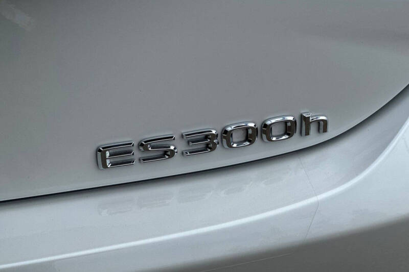 2025 Lexus ES 300h