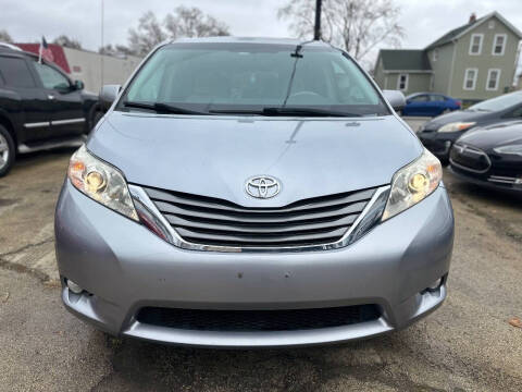2012 Toyota Sienna XLE 8-Passenger