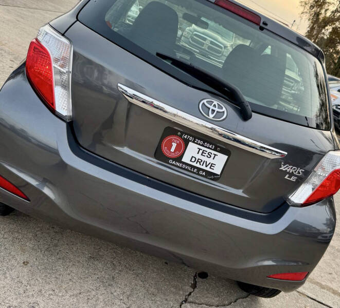 2013 Toyota Yaris 5-Door LE