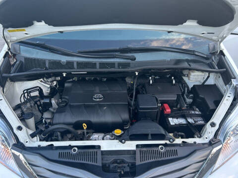 2014 Toyota Sienna XLE 8-Passenger