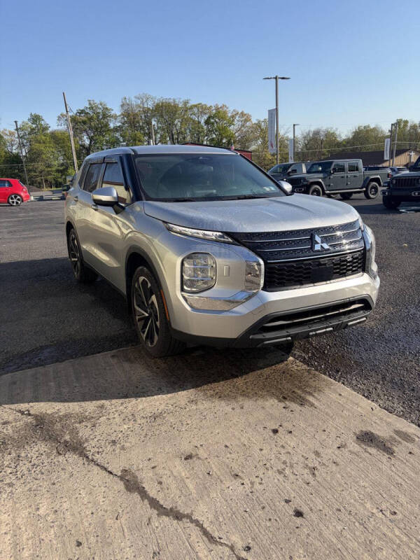 2022 Mitsubishi Outlander ES
