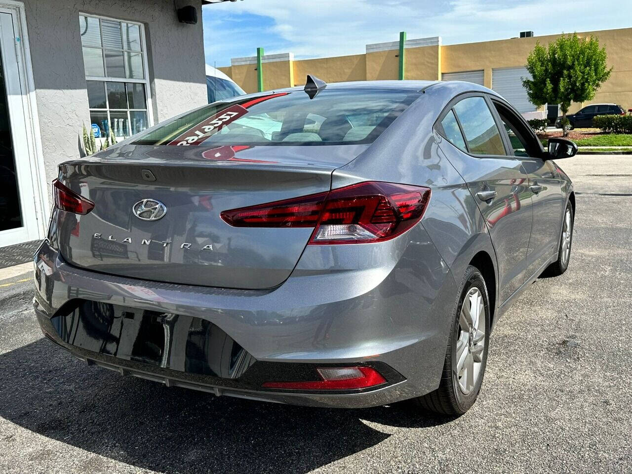 2019 HYUNDAI Elantra Sedan - $18,995