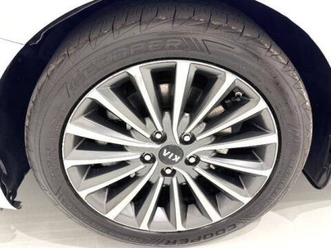 2017 Kia Cadenza Premium