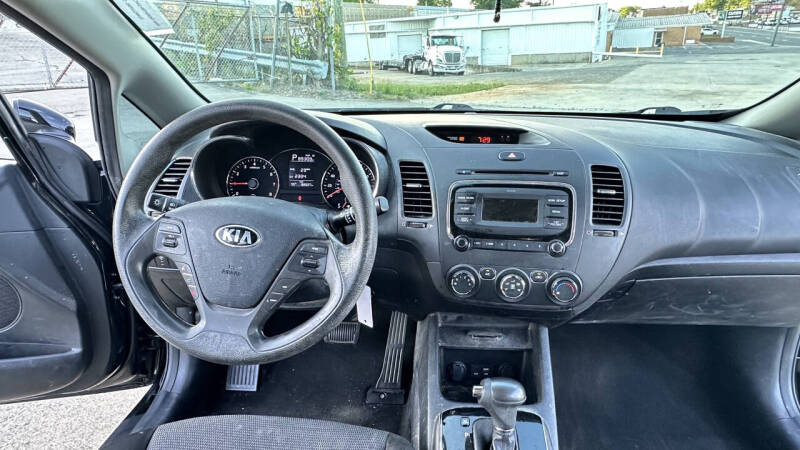 2017 Kia Forte5 LX