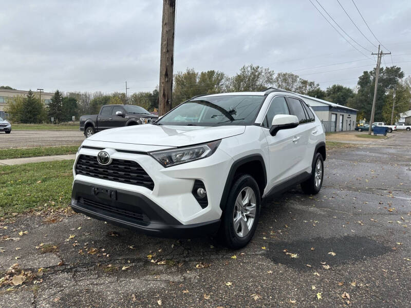 2020 Toyota RAV4 XLE's photo