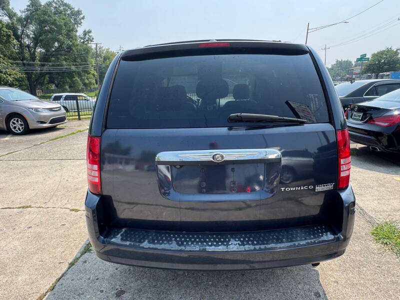 2009 Chrysler Town and Country Touring