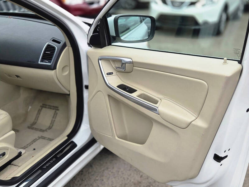 2016 Volvo XC60 T5 Drive-E Premier