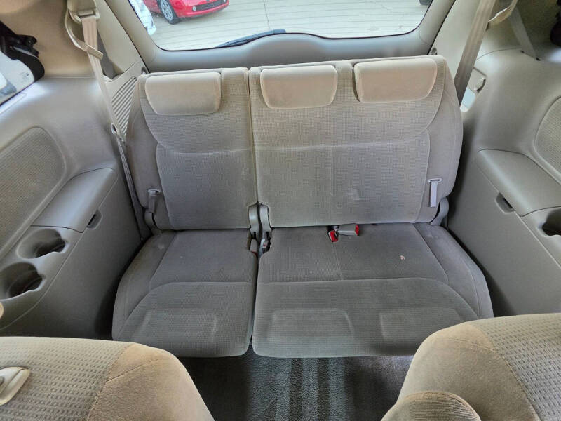 2004 Toyota Sienna LE 7 Passenger