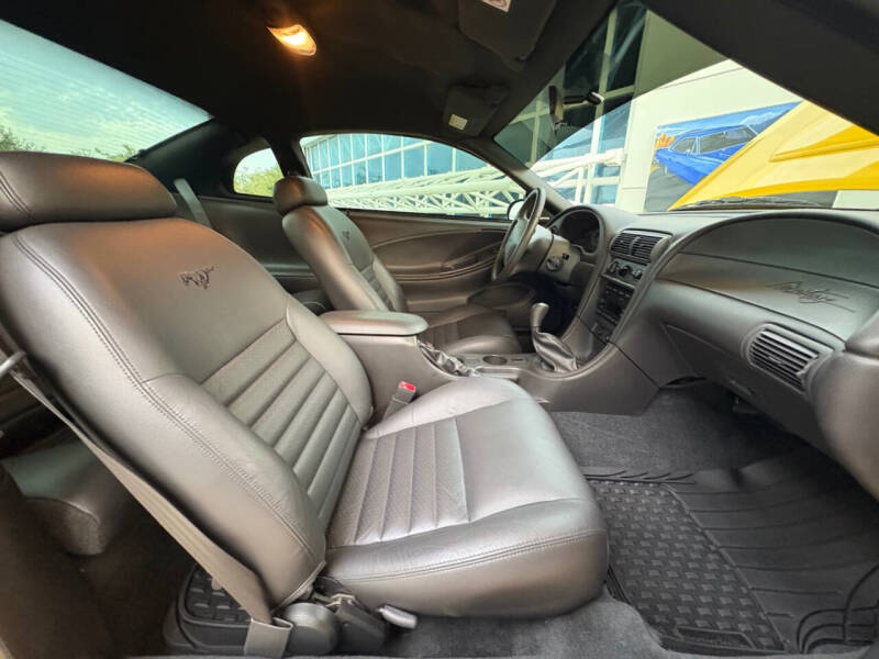 2004 Ford Mustang GT Deluxe