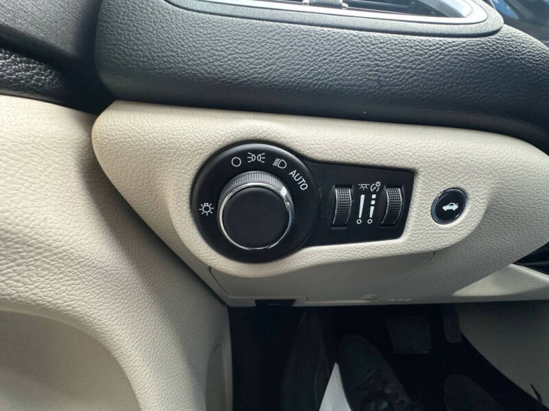 2016 Chrysler 200 Limited Platinum