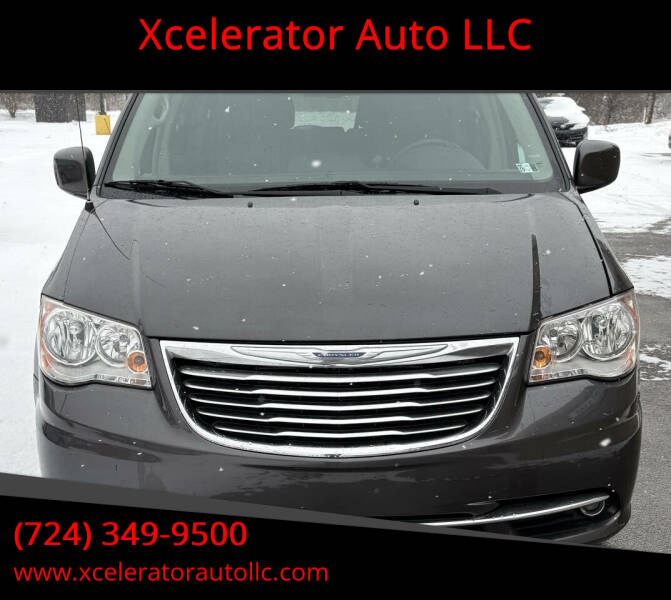 2016 Chrysler Town & Country Touring's photo