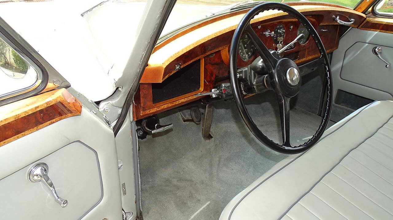 1957 Rolls-Royce Silver Cloud III 24