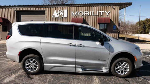 2024 Chrysler Voyager LX