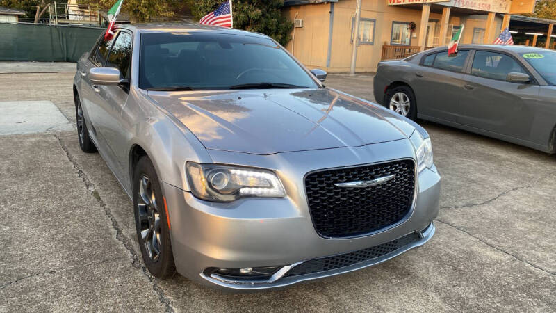 2016 Chrysler 300 S's photo