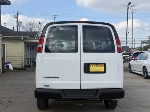 2023 Chevrolet Express 2500
