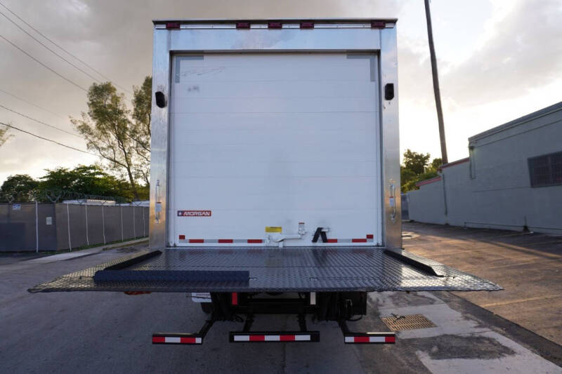 2018 Freightliner M2 106